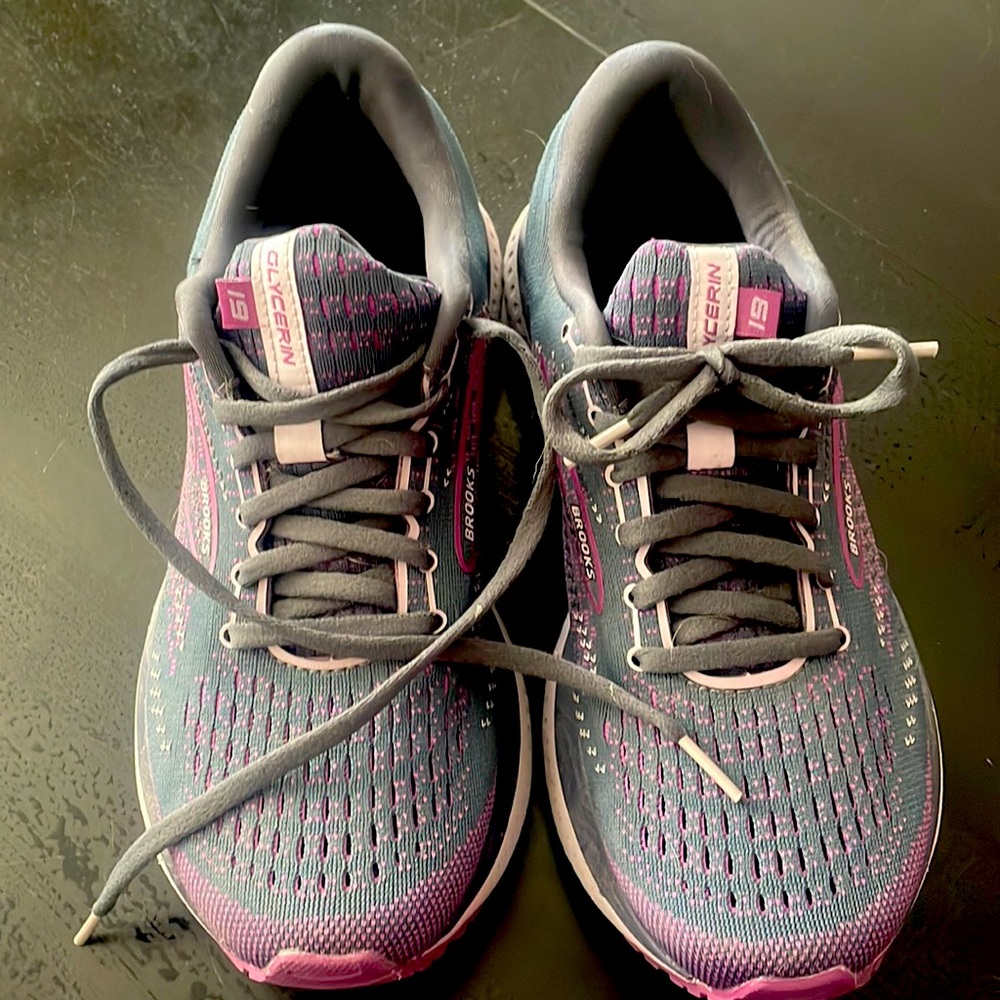 EUC brooks Glycerin 19 size 8